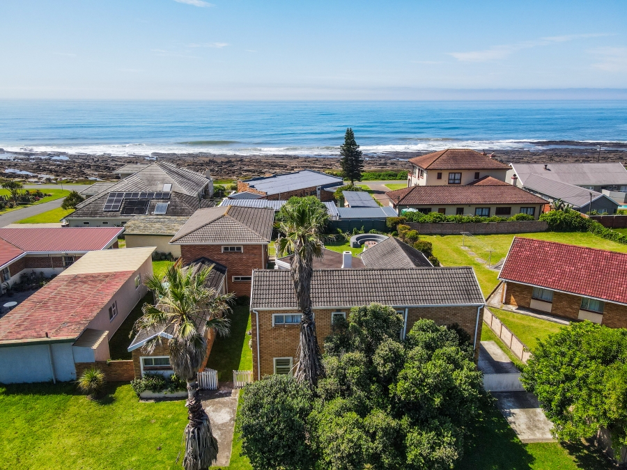 5 Bedroom Property for Sale in Kidds Beach Eastern Cape